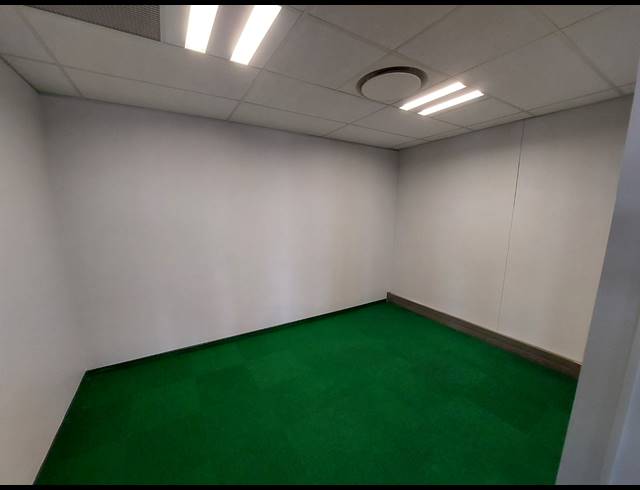 878M² OFFICE TO LET IN VORNA VALLEY